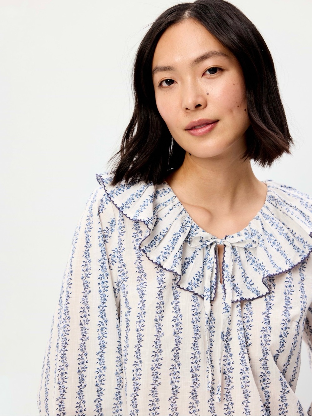 Old Navy long sleeve Ruffle Tie-neck top